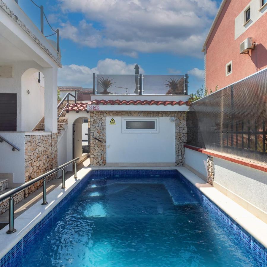 Holiday House Iva Слатине Екстер'єр фото