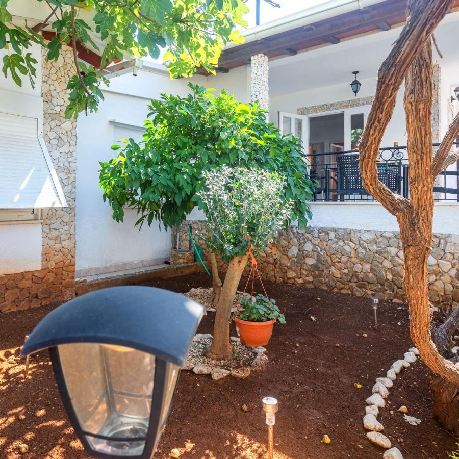 Holiday House Iva Слатине Екстер'єр фото
