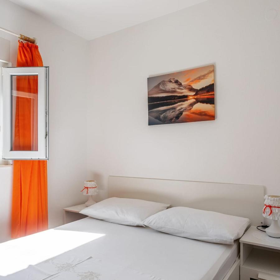 Holiday House Iva Слатине Екстер'єр фото
