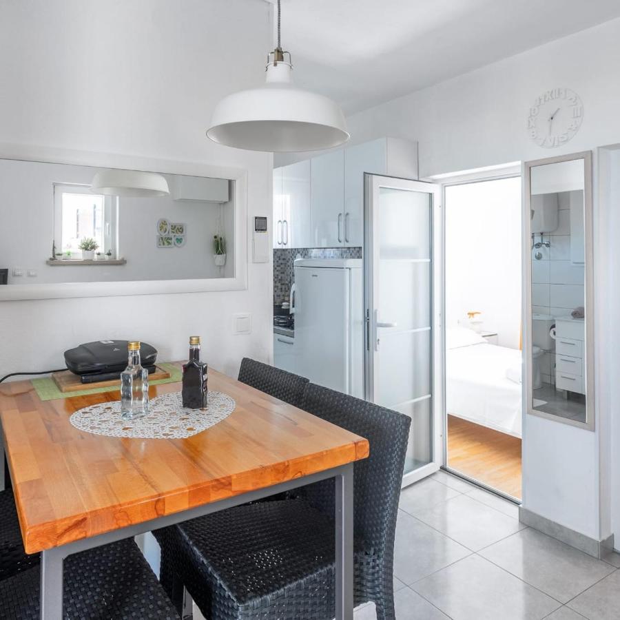 Holiday House Iva Слатине Екстер'єр фото