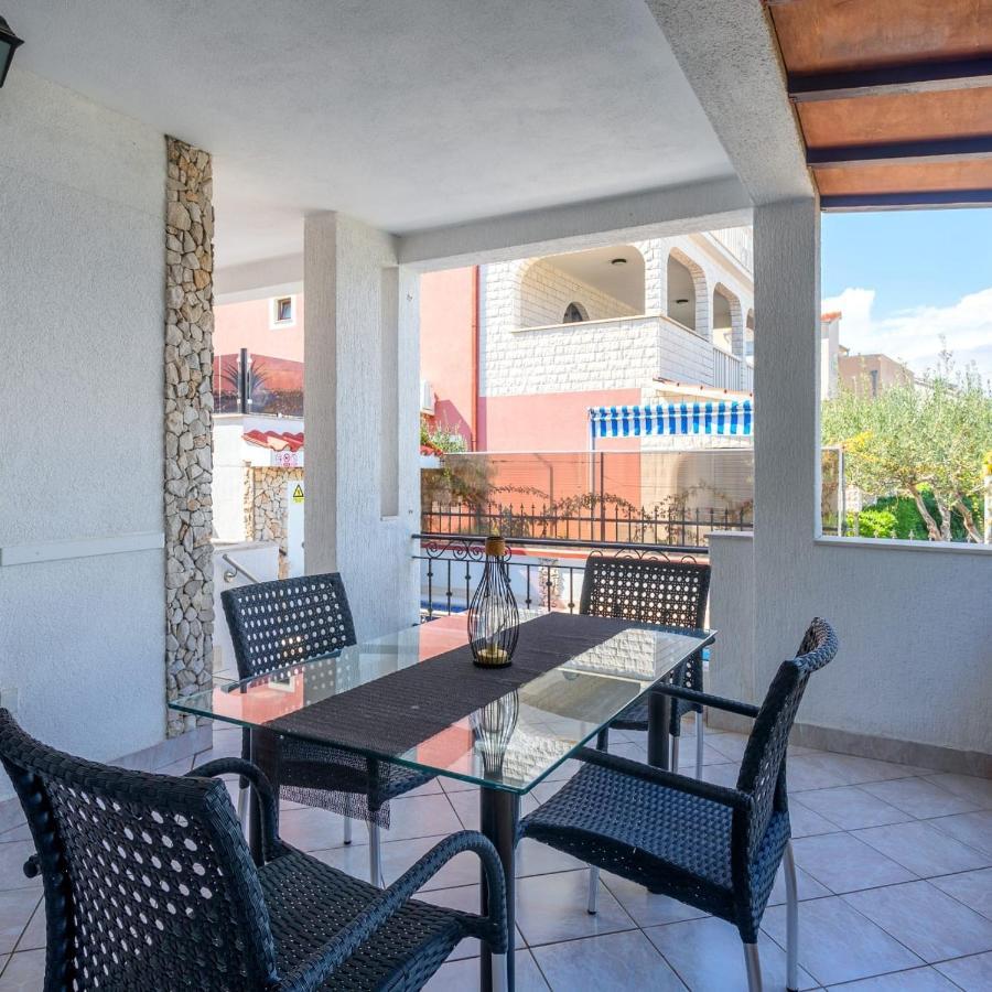 Holiday House Iva Слатине Екстер'єр фото