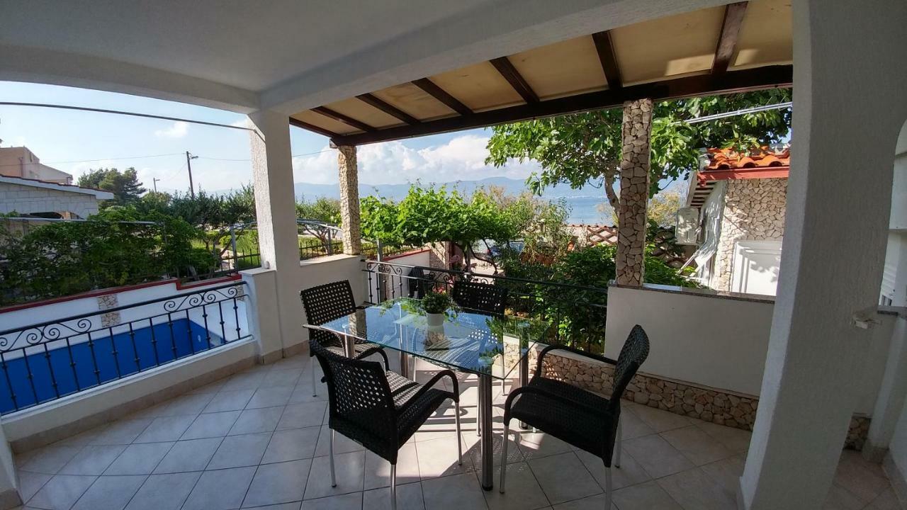 Holiday House Iva Слатине Екстер'єр фото